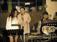 Tunghai Nights: Pub crawling on the hill