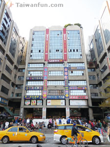 Gimik Pinoy Disco Pub & KTV Restaurant