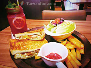 Cafe & Lee's Cuisine